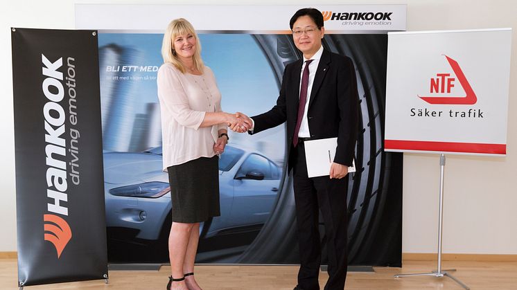 Hankook VD och NTF Generalsekreterare skriver under samarbetsavtal