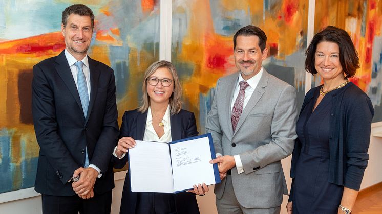 Dr. Axel Kaufmann (Sprecher des Vorstands & CFOO Nemetschek Group), Tanja Kufner (Head of Start Up & Venture Investments Nemetschek Group), Prof. Dr. Thomas F. Hofmann (Präsident der TUM) und Dr. Sandra Bogdanovic (Beauftragte für Fundraising TUM)