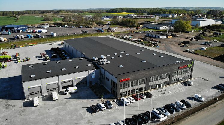 Swedish Agro Machinerys huvudkontor, verkstad, reservdelslager och showroom stod helt klart i början av april . Foto: Swedish Agro Machinery