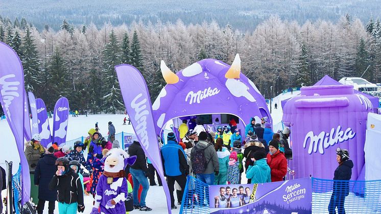 Strefa Kibica Milka na stoku w Zieleńcu  – baw się z fioletową krową i bądź Sercem z Naszymi Skoczkami!