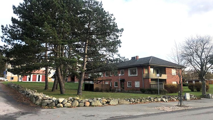 JSB Construction AB bygger nya äldreboendet Brogården i Bromölla. Ett projekt värt 75 miljoner kronor. Det är Bromölla Kommun som står som hyresgäst med verksamhet inom äldreomsorg, ägare och förvaltare är fastighetsbolaget Brinova Lugnet AB.