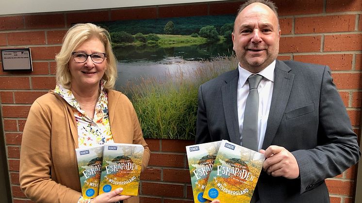 Vorstellung der neuen "Eskapaden im Weserbergland" von Geschäftsführerin Petra Wegener und Landrat Michael Schünemann, Vorsitzender des Weserbergland Tourismus e.V.
