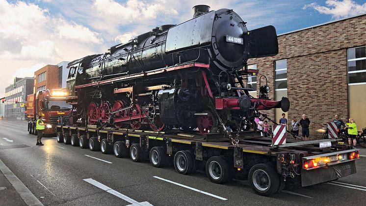 Spectacular transport: steam locomotive on BPW axles