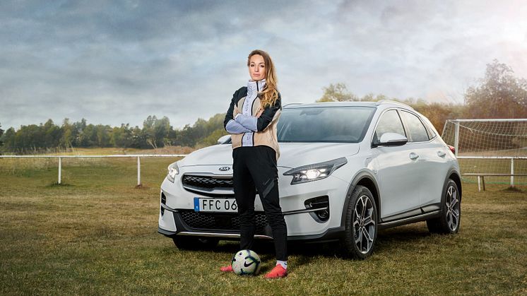​Kosovare Asllani i upprop för barns rätt att spela fotboll