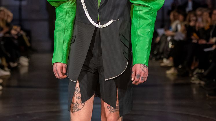 Robin Söderholm in collaboration with Rave Review