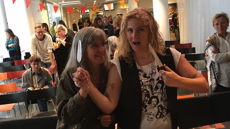 Christine Hellqvist och Lotta Axelsson ser tillbaka med glädje på nätverket 50/50:s tio första år. 