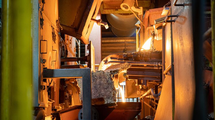 Den energiintensive produktion, hvor ROCKWOOL smelter sten til flydende masse, produceres nu på grøn energi i form af CO2-neutral biogas