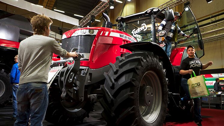 Massey Fergusson 8737