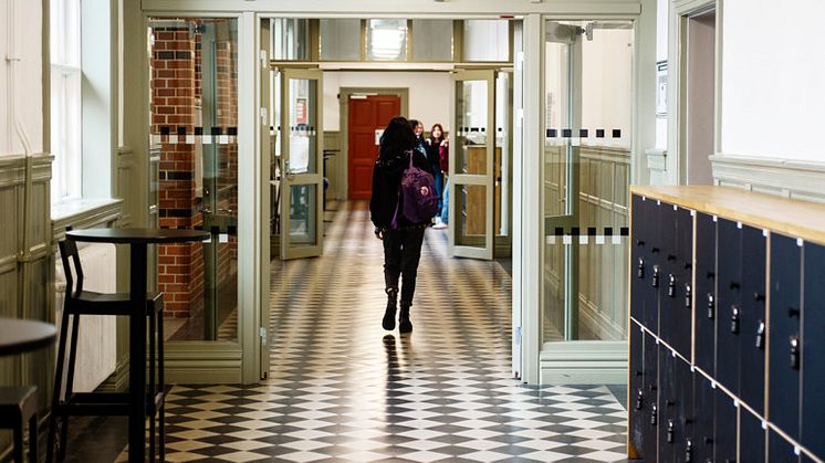 Skolan fostrar medborgare. Fredrik Alvén har undersökt vilken typ av medborgare som varit idealet från tidigt 1800-tal till 1990-talet.