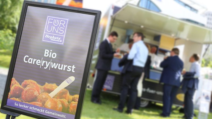 Fast schon legendär: Der Für-Uns-Foodtruck beim Hessenfest in Berlin. Die bisherige Metzgerei Alsfelder Biofleisch wird sich künftig noch mehr auf das Betreiben von Bratwurst-Ständen sowie auf einen mobilen Hofladen fokussieren.
