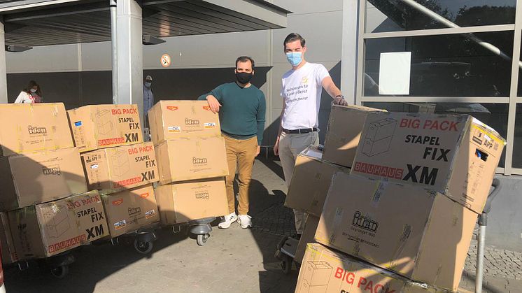Johann und Marcel am Flughafen TXL.jpg