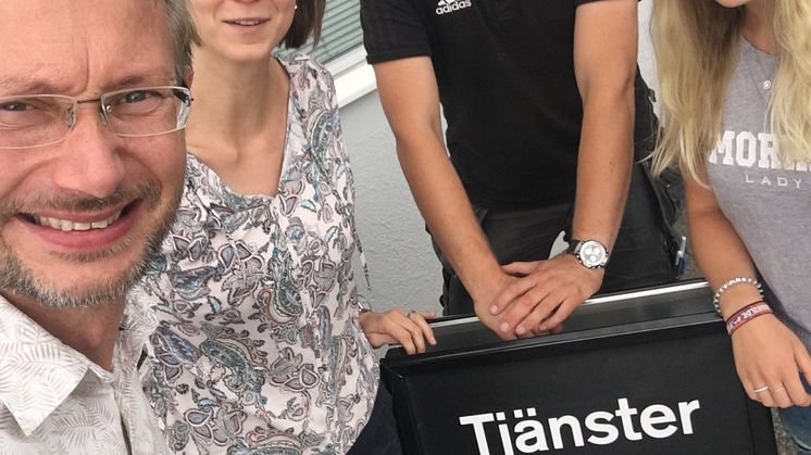 Delar av gänget en helt vanlig fredag förmiddag på Härdgatan i Varberg
