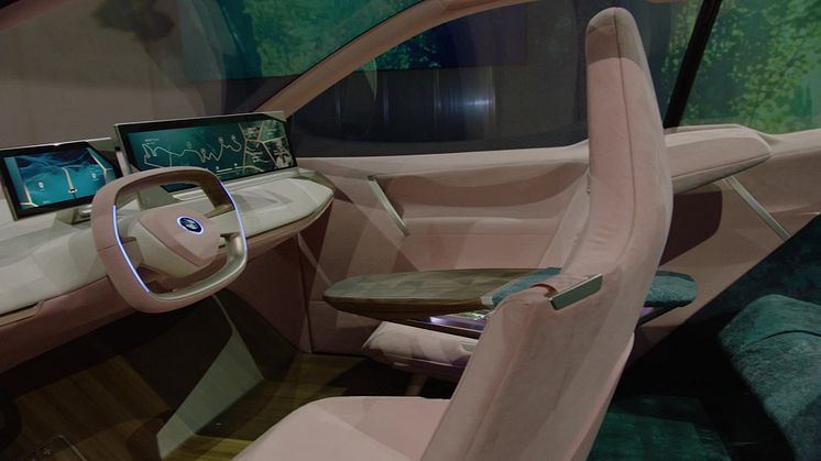 CES 2019: BMW Vision iNEXT  - Shy Tech