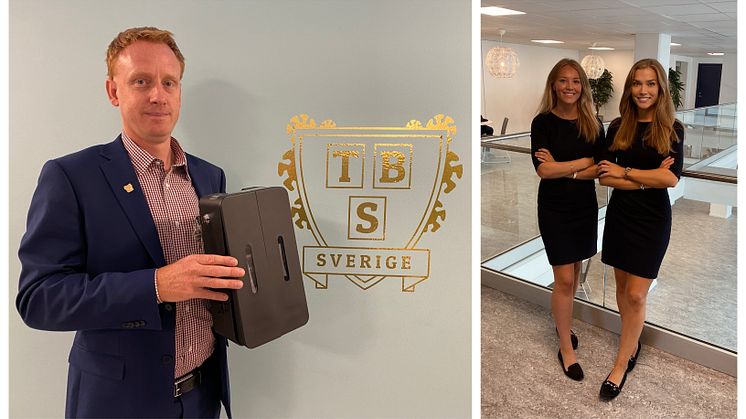 Fredrik Berg med en Period Pack-behållare, företaget är grundat av Amanda Mattsson och Lova Svensson.
