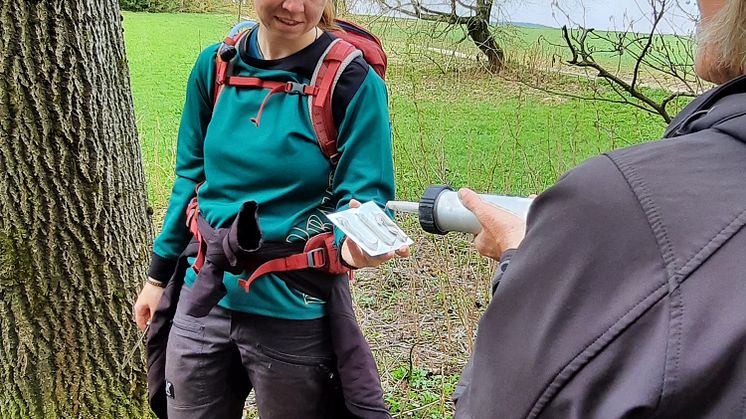 Befestigung der Markierung mithilfe Silikon_Foto TVE