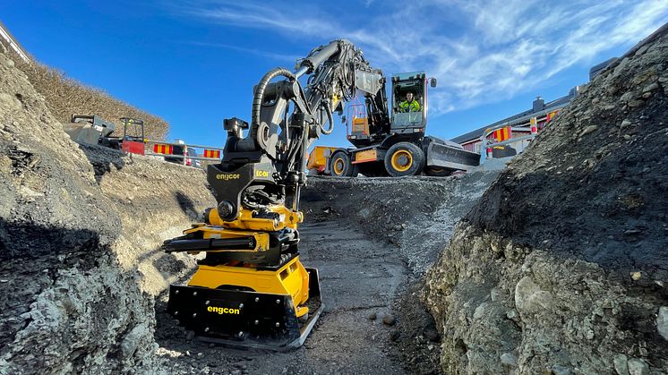 engcon's new compactor plate increases excavator efficiency and reduces the risk of personal injury