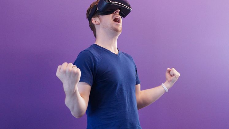 Personer med social fobi visar förbättrade symtom och förbättrade förändringar i hjärnaktivitet efter terapi med virtual reality. Foto: Pexels, CC0.