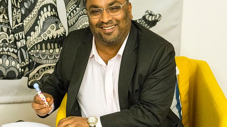 Raja Thorén, vd ThorenGruppen AB, har nu tecknat på en gemensam avsiktsförklaring tillsammans med Umeå Kommun om en ny fotbollshall.