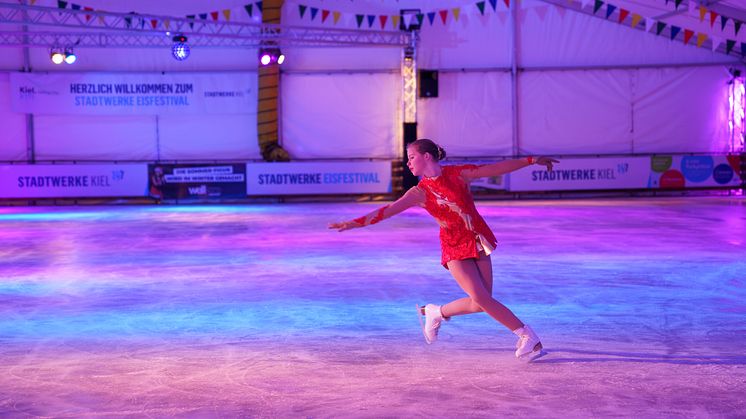 Das Stadtwerke Eisfestival in Kiel bietet vom Anfänger bis zum Nachwuchsprofi beste Eisqualität, wetterunabhägig