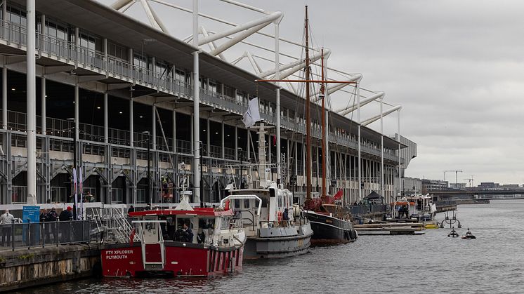 Dockside demonstrations and vessels at Oi24