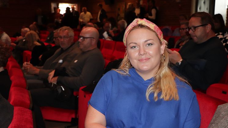 Amanda Borneke inspirationstalade vid Trä 2022 om att tänka i cirklar, även inom träbyggande. Bild: Gösta Löfström