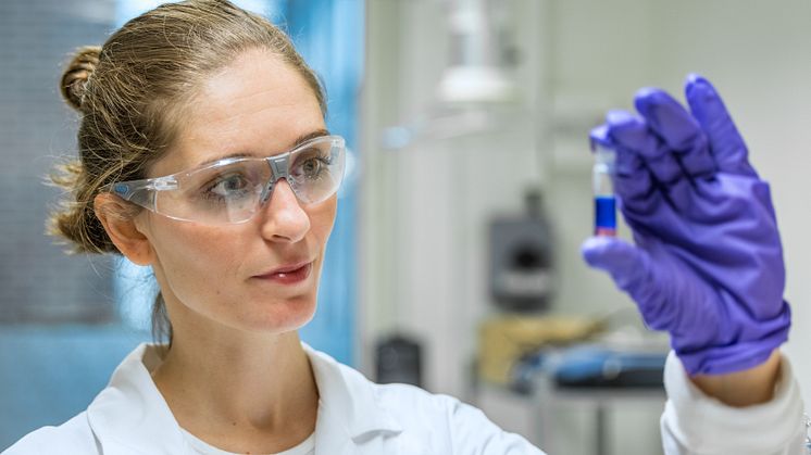 Nathália Vieceli forskar på att återvinna metaller ur uttjänta litiumjonbatterier vid Chalmers i Göteborg och mottagare av Renovas Miljöstipendium 2020