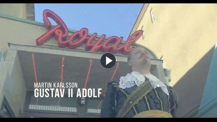 Skådespelaren och norrtäljebon Martin Karlsson spelar kung Gustav II Adolf i serien.