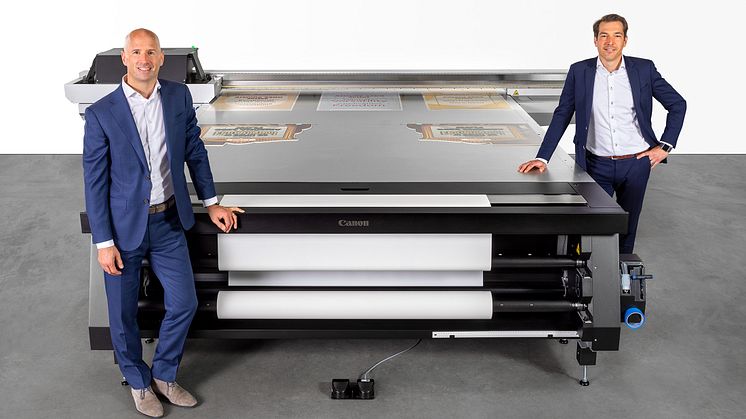 Dirk Brouns, Vice President för Large Format Graphics och Martijn van Hoorn, Senior Vice President för Research & Development på Canon Production Printing