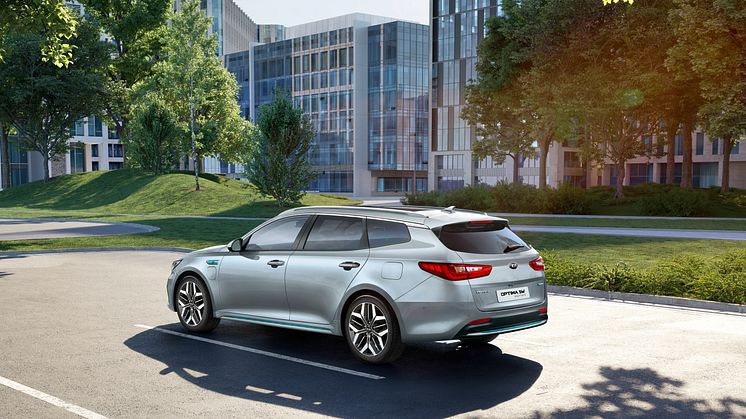 kia_optima_phev_my19_3_4_rear_view_14382_85185