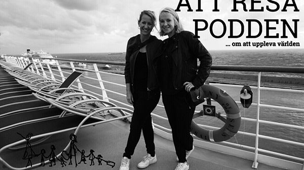 Att resa-podden livepoddar på Caravan-scenen.