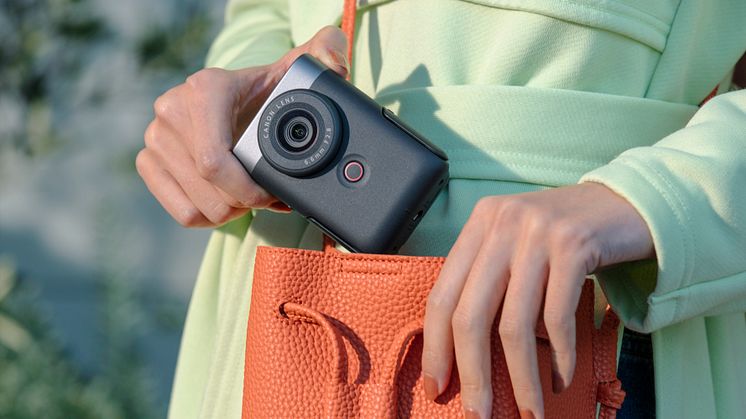 Canon PowerShot V10_usecase_compact bag