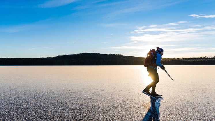Långfärdsskridskor i Järvsö. Foto Emrik Jansson_låg kopiera