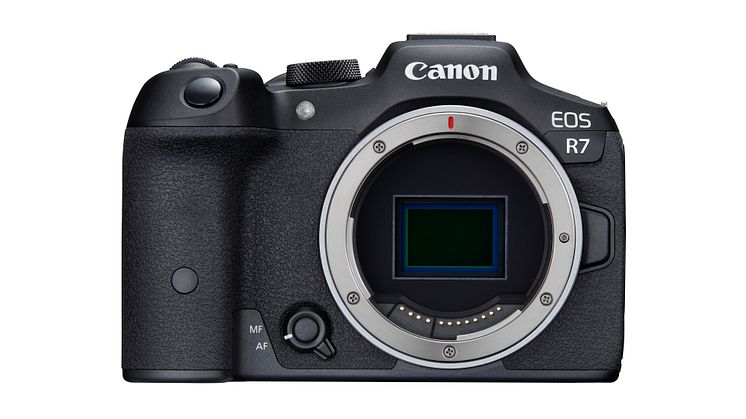01_Canon EOS R7_Front_BODY