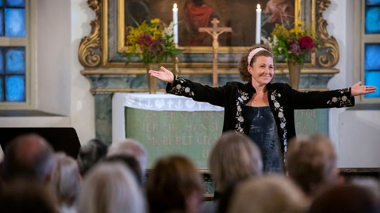 Anna Eklund-Tarantino i Dala-Floda kyrka