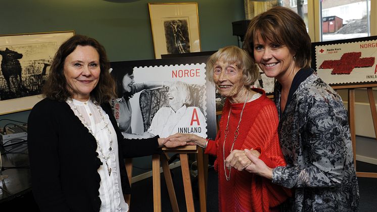 ​​Margit og Tone pryder Røde Kors-frimerker