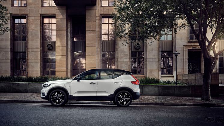 Volvo XC40 T5 plug-in hybrid i Crystal White Pearl