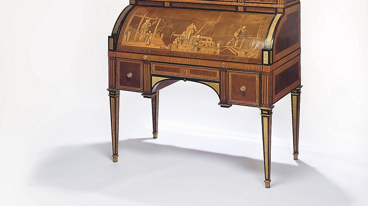 David Roentgen: A German Louis XVI gilt bronze bureau