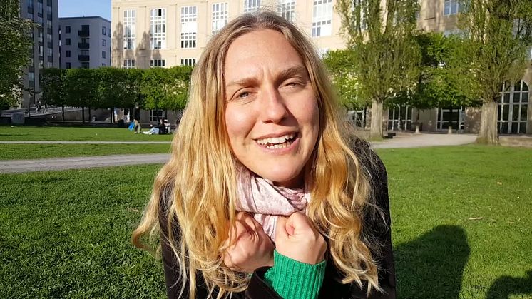 Konferencier Ruth Alice:  -Underhållbart välkomna till Hållbarhetshelg med marknad på Ängsbacka  nästa helg 27-29 maj 