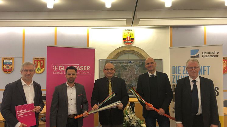 v.l.n.r.: Thomas Ullrich (Ausbaukoordinator Breitband Deutsche Telekom Technik GmbH), Markus Pitters (Gebietsmanager Glasfaser Telekom Deutschland GmbH), Herr Kreuch, Herr Zillmann sowie ganz rechts Uwe Rettner (Senior Manager kommunale Kooperationen