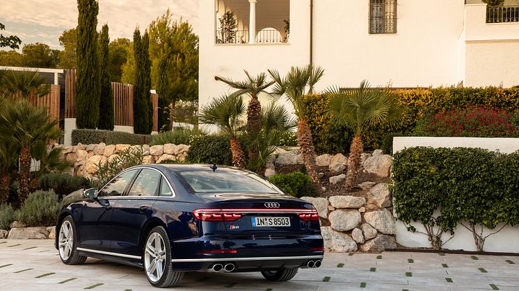 Audi S8 (Navarreblå metallak)