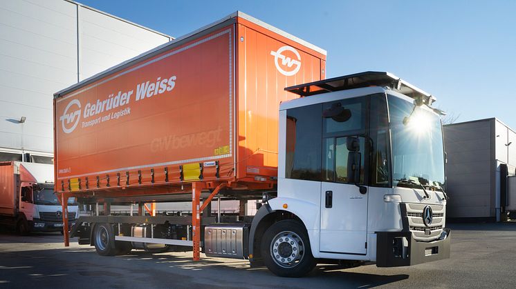 Serienfähiger Paul Wechselbrückenhubwagen (Hofumsetzer) auf Basis des MB Econic mit Parallelhubsystem