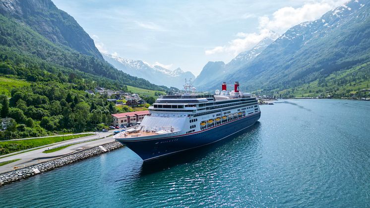 Bolette docked in Olden, Norway.jpg