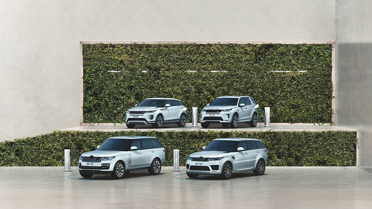  Hybridversjonen av Evoque, slipper kun ut 32 g/km CO2. Dette fører til at skatter og avgifter, i takt med utslippene, også synker. En ny Range Rover Evoque PHEV har en startpris på kun 665.950.