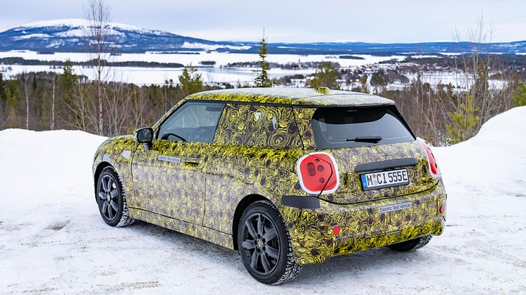 Neste generasjon elektriske MINI testes på nordisk is og snø
