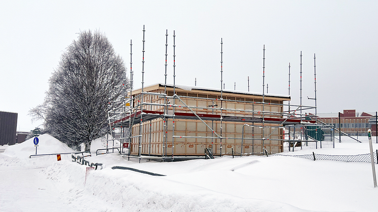 Bygget av det nya ventilhuset utanför Strömbackaskolan i Piteå