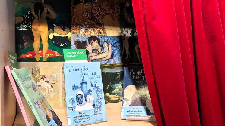Erotisk litteratur ställs ut på Orkanenbiblioteket, Malmö högskola. Sista dag att se utställningen "6 som sex" är 31 oktober.