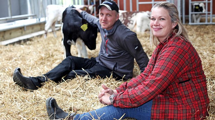 Lola och Anton Ivarsson, ekomjölkbönder i Blekinge som levererar till Arla. 