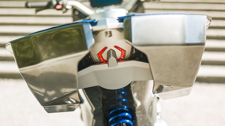 BMW Motorrad Concept 9cento-8