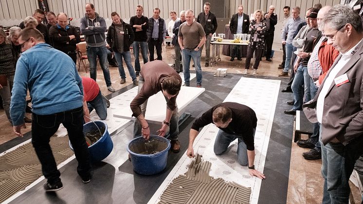 Auch 2020 im Programm des F+P Forums: die beliebten Praxisblöcke „Fliesenleger aktiv“ mit Live-Vorführung. Foto: Henning Granitza 