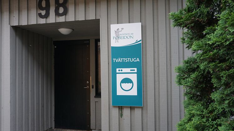Pedagogisk skyltning även utanför Poseidons tvättstugor i Angered 